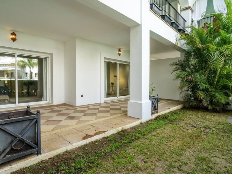 Apartamento de 3 habitaciones en Marbella en venta con piscina garaje - 925.000 € (Ref: 9574947)