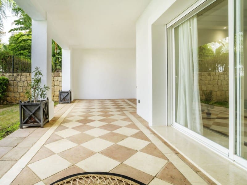 Apartamento de 3 habitaciones en Marbella en venta con piscina garaje - 925.000 € (Ref: 9574947)