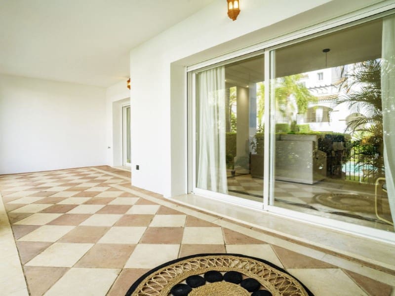 Apartamento de 3 habitaciones en Marbella en venta con piscina garaje - 925.000 € (Ref: 9574947)