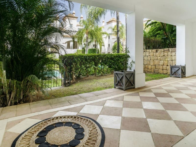 Apartamento de 3 habitaciones en Marbella en venta con piscina garaje - 925.000 € (Ref: 9574947)