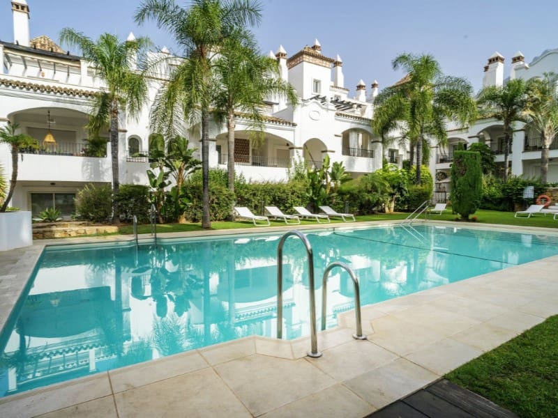 Apartamento de 3 habitaciones en Marbella en venta con piscina garaje - 925.000 € (Ref: 9574947)