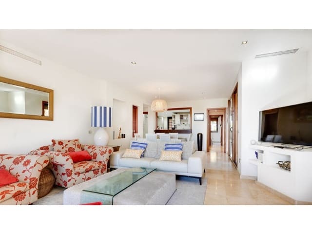 Apartamento de 3 habitaciones en Atalaya-Isdabe, Estepona en venta con piscina - 995.000 € (Ref: 9574953)