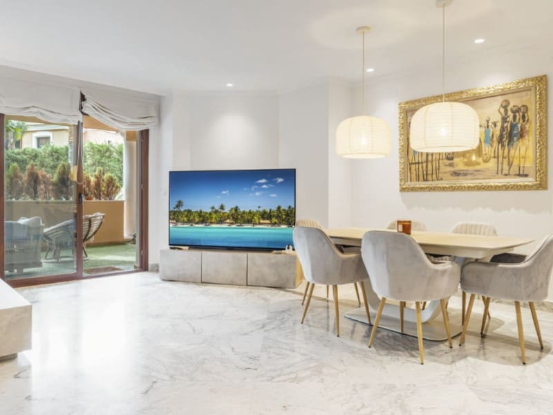 Apartamento de 2 habitaciones en Los Monteros en venta con piscina garaje - 950.000 € (Ref: 9574956)