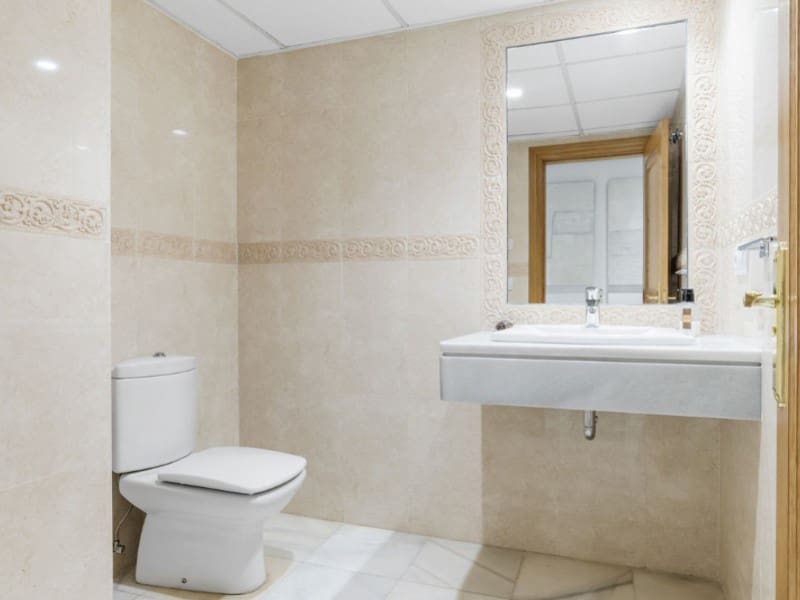 Apartamento de 2 habitaciones en Los Monteros en venta con piscina garaje - 950.000 € (Ref: 9574956)