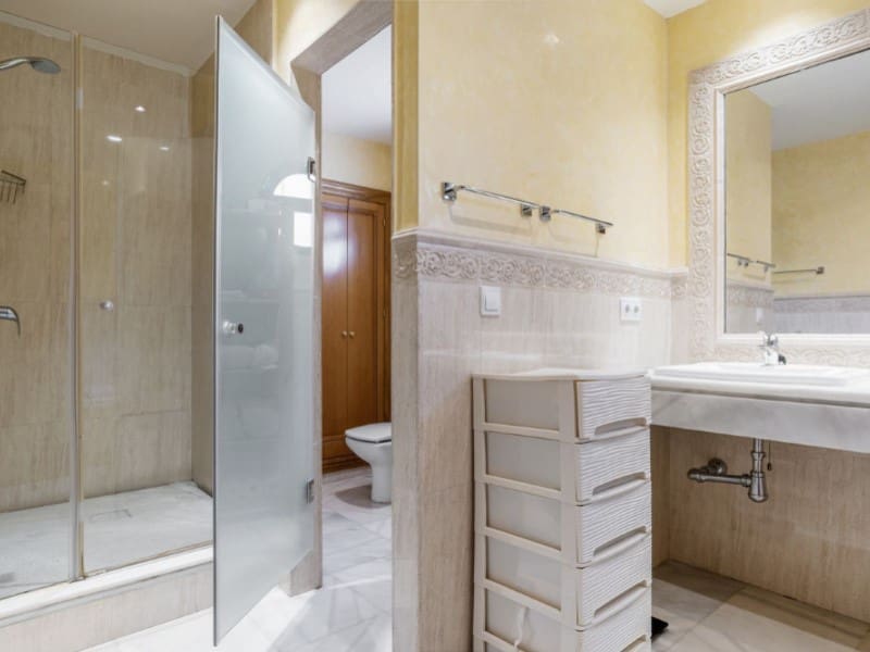 Apartamento de 2 habitaciones en Los Monteros en venta con piscina garaje - 950.000 € (Ref: 9574956)