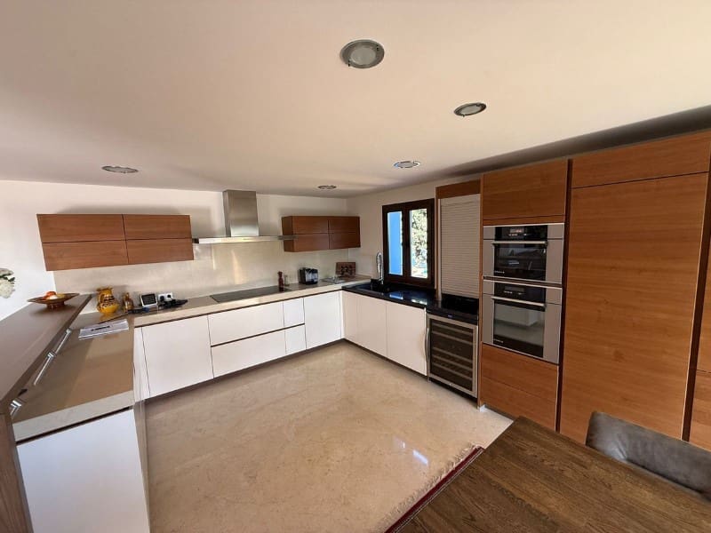 3 Zimmer Villa zu verkaufen in Marbella mit Pool - 2.275.000 € (Ref: 9574959)