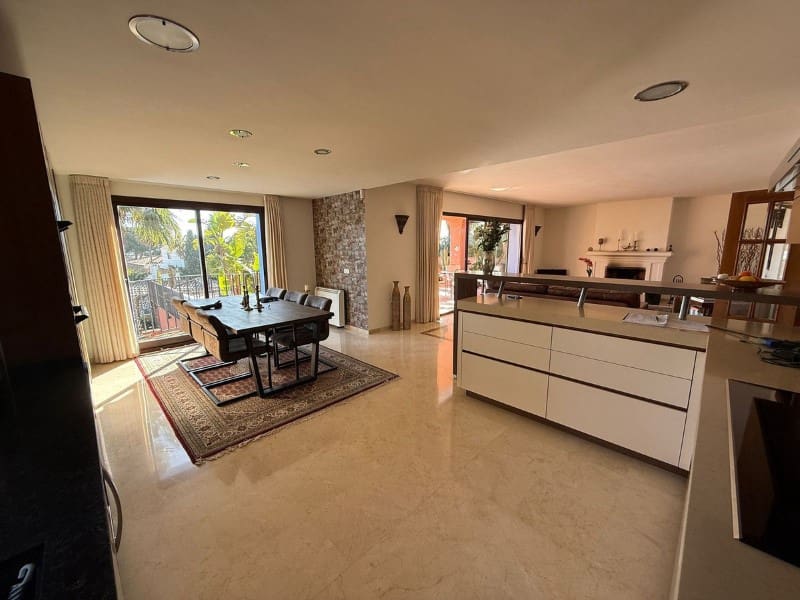 3 Zimmer Villa zu verkaufen in Marbella mit Pool - 2.275.000 € (Ref: 9574959)