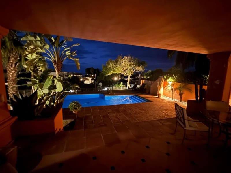 3 Zimmer Villa zu verkaufen in Marbella mit Pool - 2.275.000 € (Ref: 9574959)