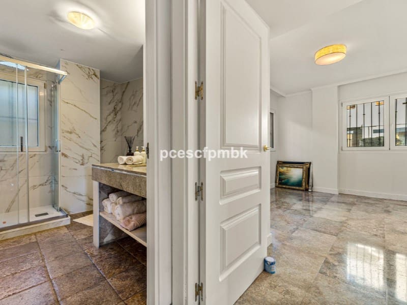 3 makuuhuone Huoneisto myytävänä paikassa Golden Mile mukana uima-altaan - 1 100 000 € (Ref: 9574960)