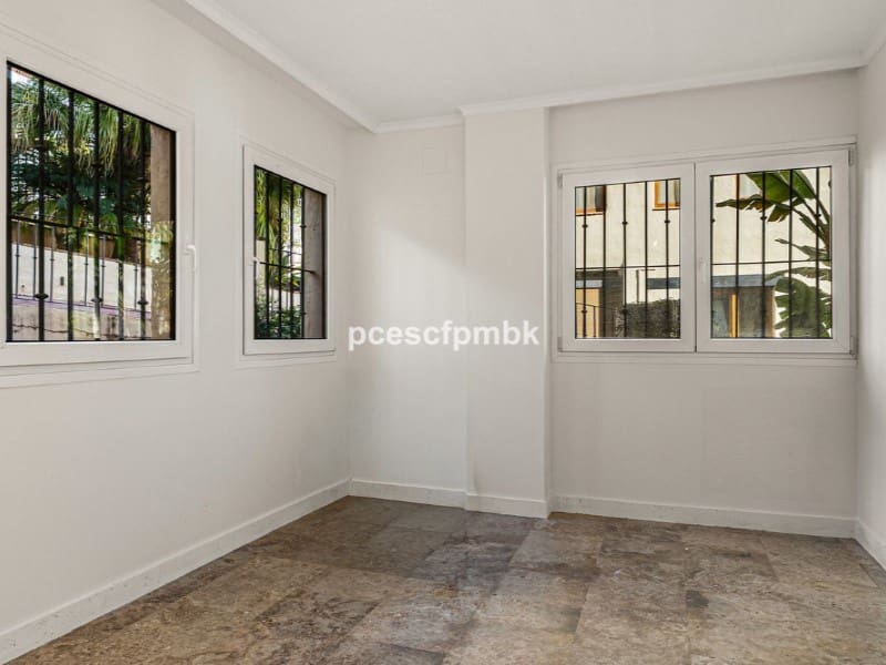 3 makuuhuone Huoneisto myytävänä paikassa Golden Mile mukana uima-altaan - 1 100 000 € (Ref: 9574960)