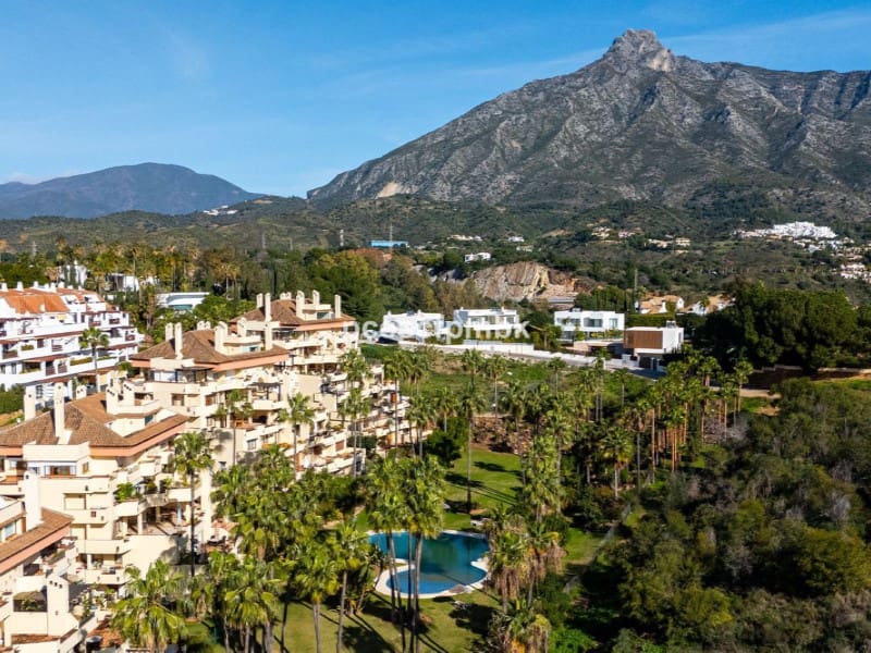 3 makuuhuone Huoneisto myytävänä paikassa Golden Mile mukana uima-altaan - 1 100 000 € (Ref: 9574960)