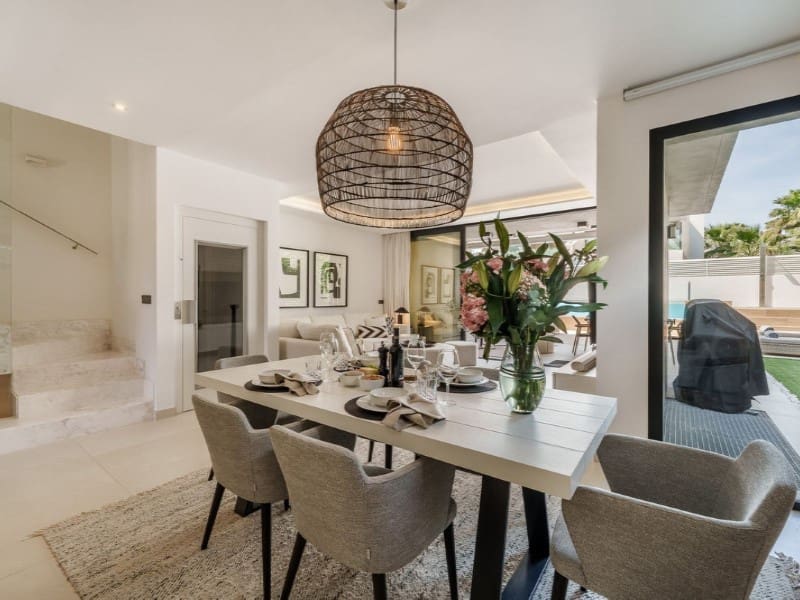 5 soverom Villa til salgs i Puerto Banus med svømmebasseng - € 2 585 000 (Ref: 9574961)