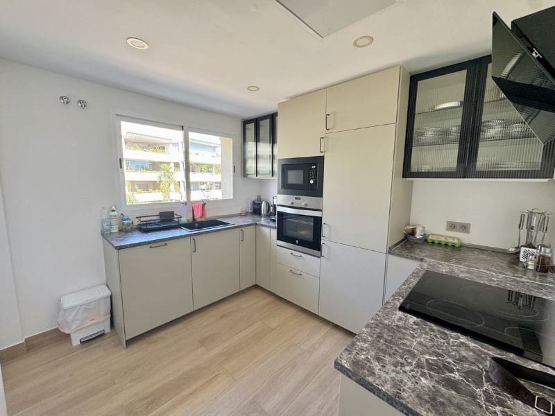 3 slaapkamer Appartement te koop in Elviria met zwembad garage - € 849.000 (Ref: 9574974)