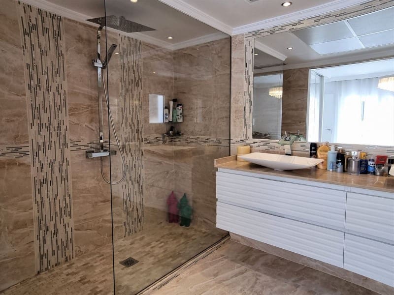 5 quarto Moradia para venda em Elviria com piscina - 1 850 000 € (Ref: 9574975)