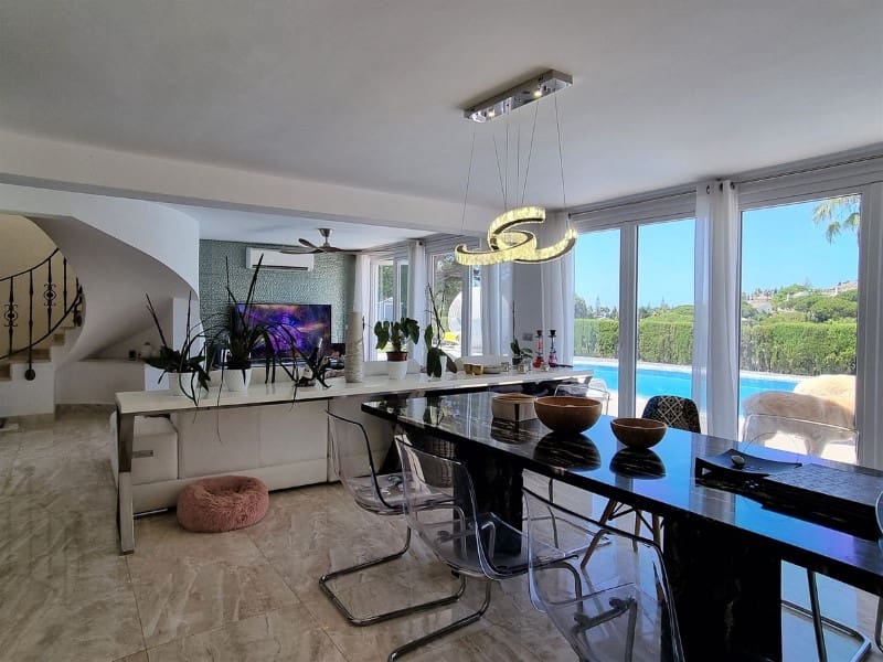 5 quarto Moradia para venda em Elviria com piscina - 1 850 000 € (Ref: 9574975)