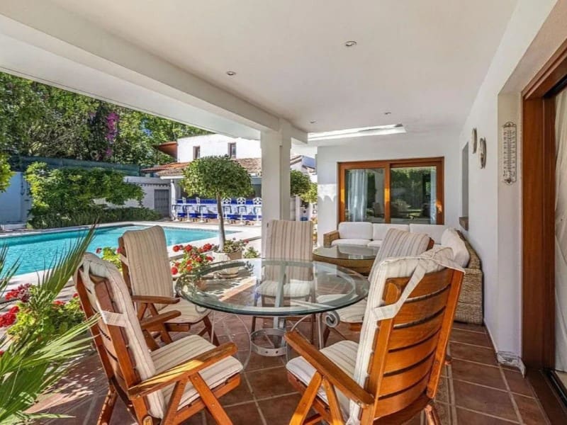 Chalet de 5 habitaciones en Estepona en venta - 2.400.000 € (Ref: 9574977)