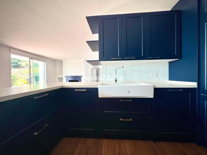 5 Zimmer Villa zu verkaufen in Estepona mit Pool - 1.200.000 € (Ref: 9574981)