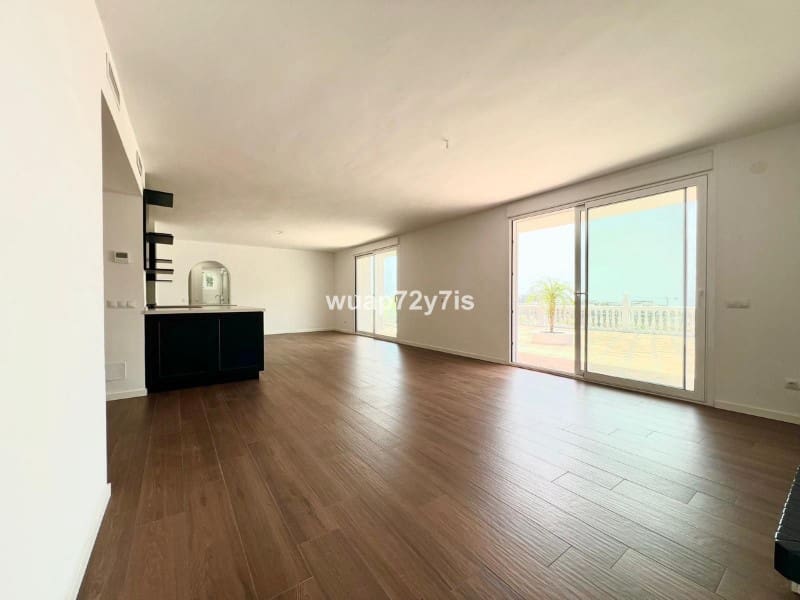 5 Zimmer Villa zu verkaufen in Estepona mit Pool - 1.200.000 € (Ref: 9574981)