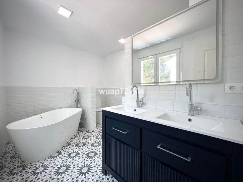 5 Zimmer Villa zu verkaufen in Estepona mit Pool - 1.200.000 € (Ref: 9574981)