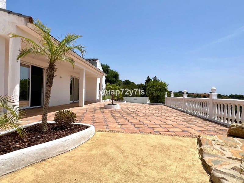 5 Zimmer Villa zu verkaufen in Estepona mit Pool - 1.200.000 € (Ref: 9574981)