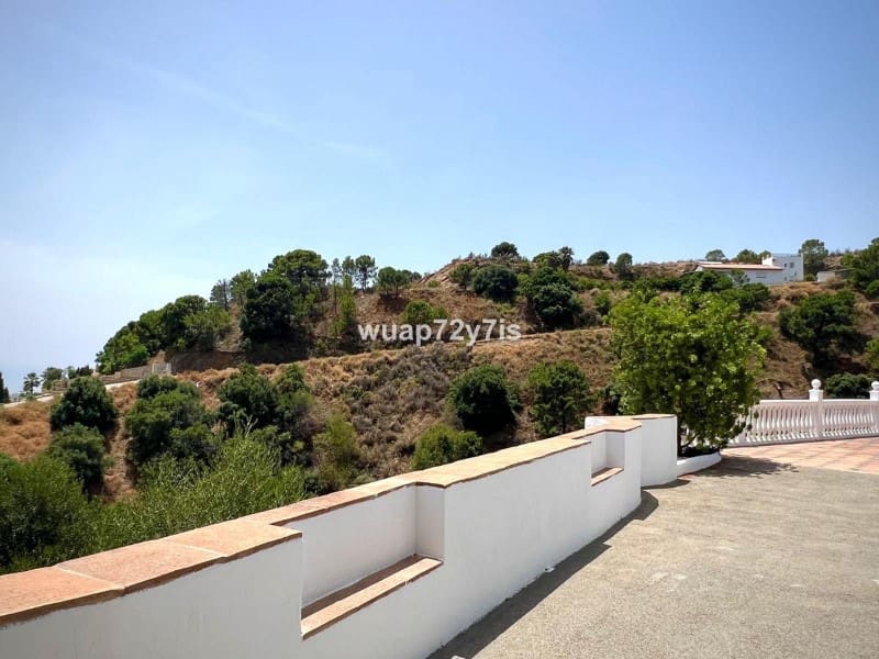 5 Zimmer Villa zu verkaufen in Estepona mit Pool - 1.200.000 € (Ref: 9574981)