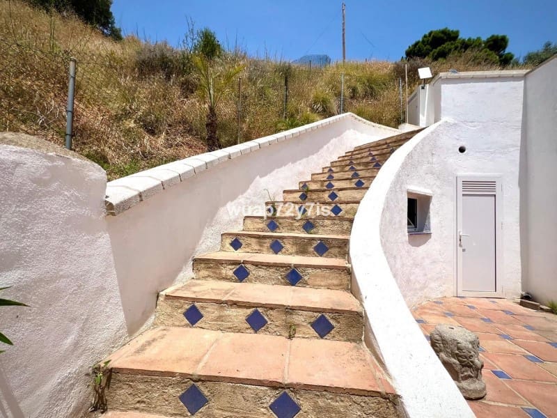 5 Zimmer Villa zu verkaufen in Estepona mit Pool - 1.200.000 € (Ref: 9574981)