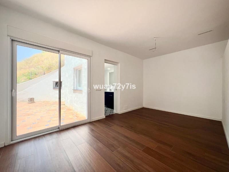 5 Zimmer Villa zu verkaufen in Estepona mit Pool - 1.200.000 € (Ref: 9574981)