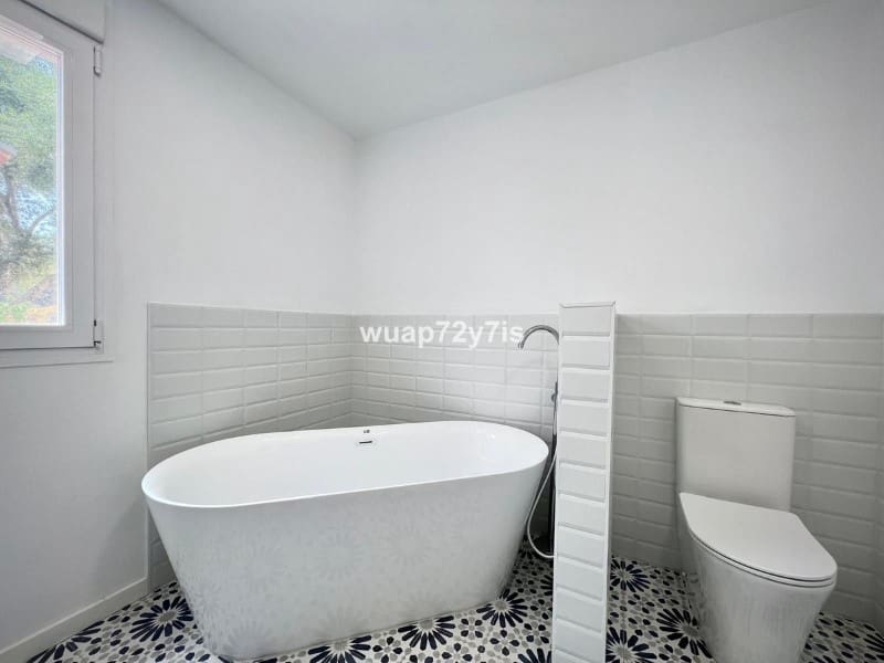 5 Zimmer Villa zu verkaufen in Estepona mit Pool - 1.200.000 € (Ref: 9574981)