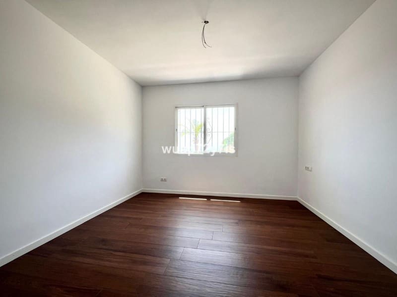 5 Zimmer Villa zu verkaufen in Estepona mit Pool - 1.200.000 € (Ref: 9574981)