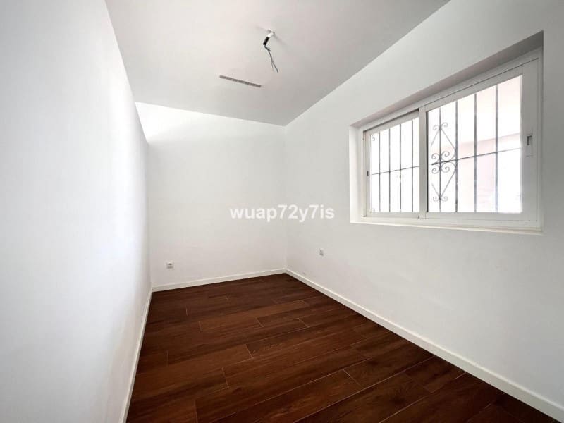 5 Zimmer Villa zu verkaufen in Estepona mit Pool - 1.200.000 € (Ref: 9574981)