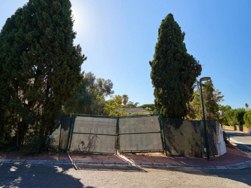 Landgrundstück zu verkaufen in Marbesa - 890.000 € (Ref: 9574989)