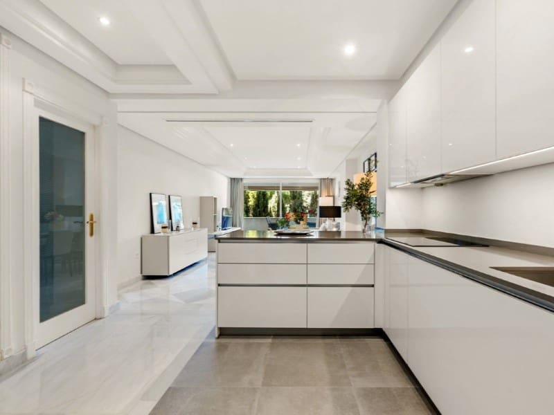 2 bedroom Apartment for sale in Marbella with pool - € 1,210,000 (Ref: 9574990)