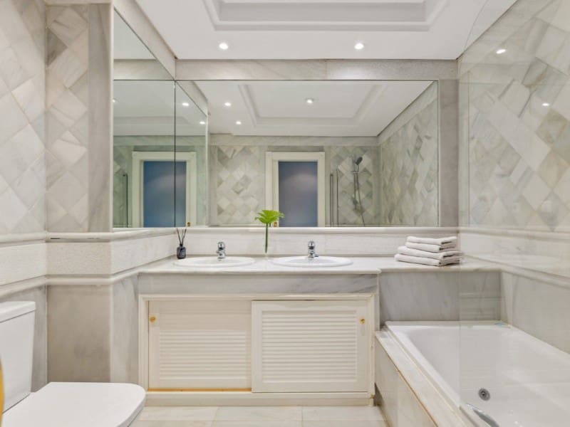 2 bedroom Apartment for sale in Marbella with pool - € 1,210,000 (Ref: 9574990)