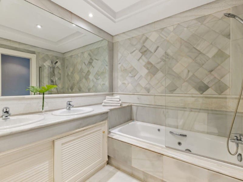 2 bedroom Apartment for sale in Marbella with pool - € 1,210,000 (Ref: 9574990)