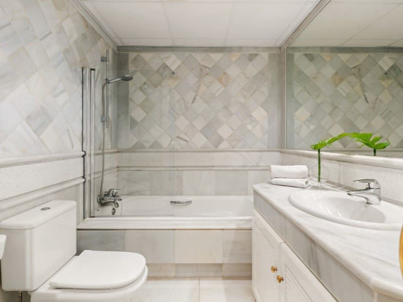 2 bedroom Apartment for sale in Marbella with pool - € 1,210,000 (Ref: 9574990)