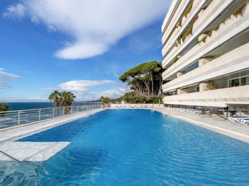2 bedroom Apartment for sale in Marbella with pool - € 1,210,000 (Ref: 9574990)