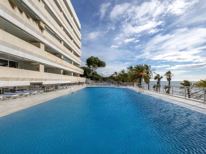 2 bedroom Apartment for sale in Marbella with pool - € 1,210,000 (Ref: 9574990)