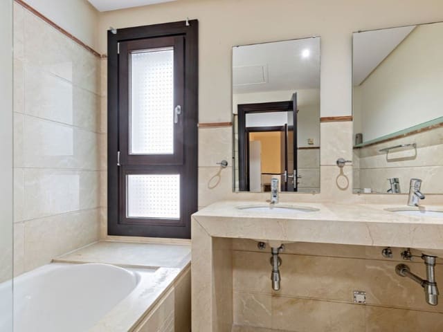 4 Zimmer Villa zu verkaufen in Benahavís pueblo, Benahavís mit Pool - 525.000 € (Ref: 9574998)