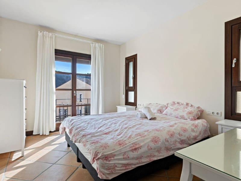 4 chambre Villa/Maison à vendre à Benahavis avec piscine - 525 000 € (Ref: 9574998)