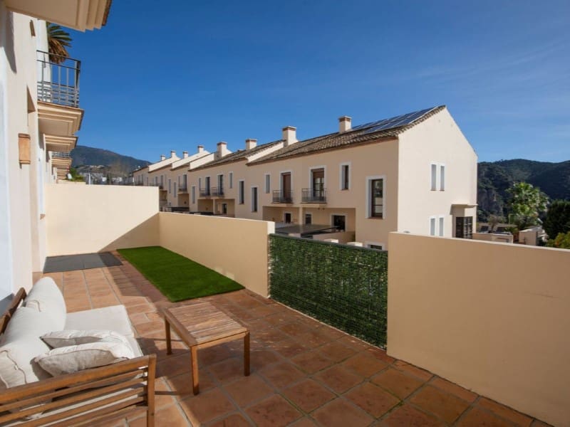 4 chambre Villa/Maison à vendre à Benahavis avec piscine - 525 000 € (Ref: 9574998)