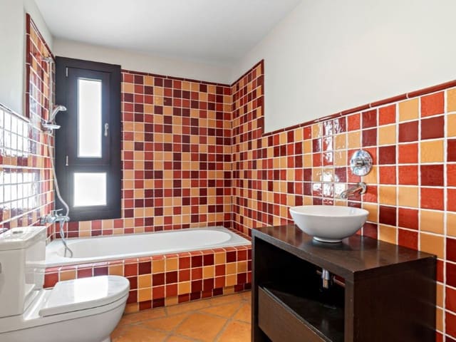 4 Zimmer Villa zu verkaufen in Benahavís pueblo, Benahavís mit Pool - 525.000 € (Ref: 9574998)