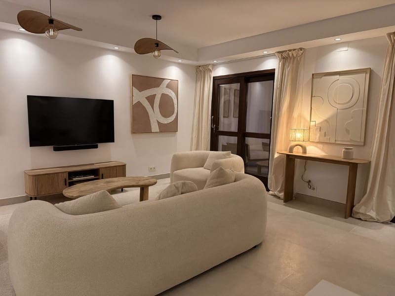 4 makuuhuone Paritalo myytävänä paikassa Estepona mukana uima-altaan 
autotalli - 795 000 € (Ref: 9575002)