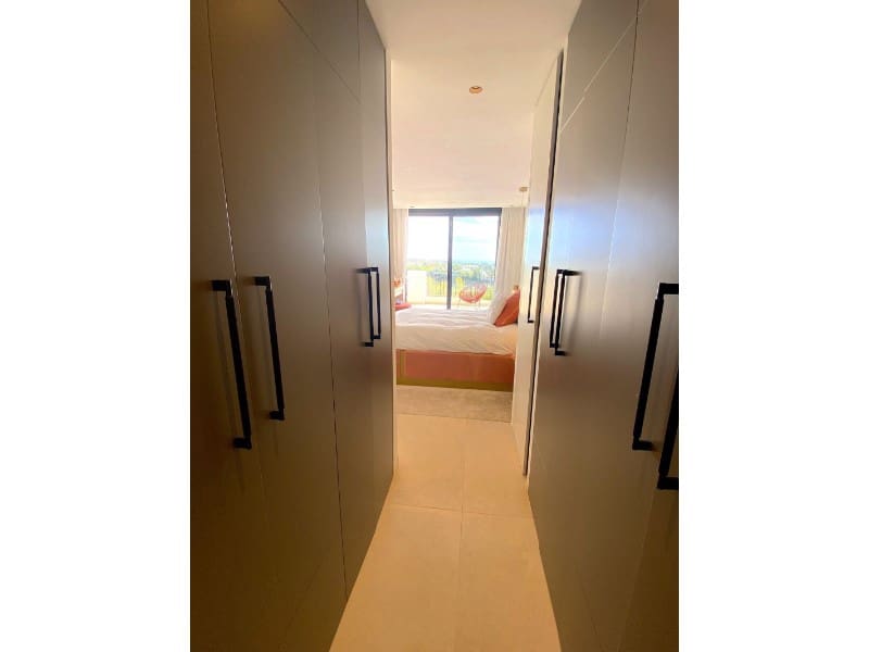 4 makuuhuone Paritalo myytävänä paikassa La Quinta mukana uima-altaan - 1 495 000 € (Ref: 9575003)