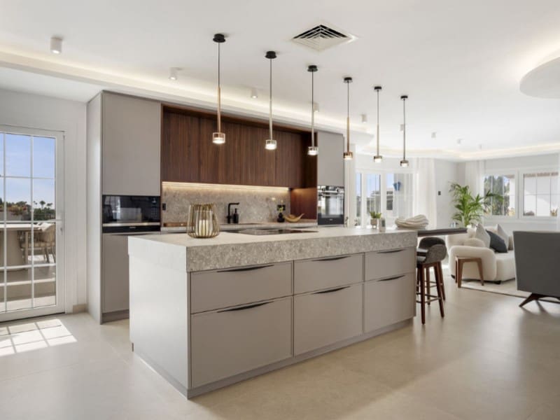 5 slaapkamer Appartement te koop in Nueva Andalucia met zwembad - € 1.895.000 (Ref: 9576437)