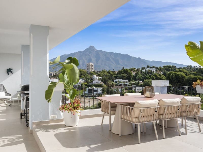 5 slaapkamer Appartement te koop in Nueva Andalucia met zwembad - € 1.895.000 (Ref: 9576437)