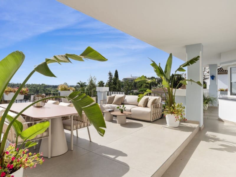 5 slaapkamer Appartement te koop in Nueva Andalucia met zwembad - € 1.895.000 (Ref: 9576437)