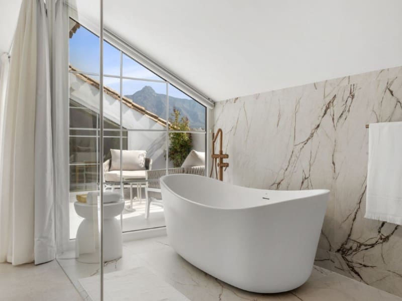 5 slaapkamer Appartement te koop in Nueva Andalucia met zwembad - € 1.895.000 (Ref: 9576437)