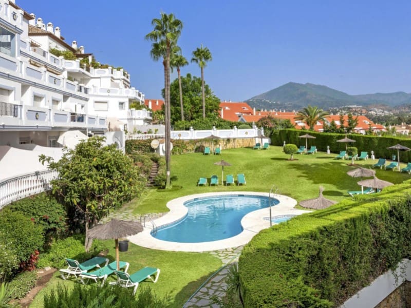 5 slaapkamer Appartement te koop in Nueva Andalucia met zwembad - € 1.895.000 (Ref: 9576437)