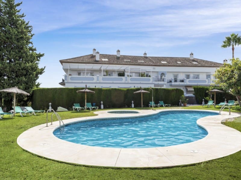 5 slaapkamer Appartement te koop in Nueva Andalucia met zwembad - € 1.895.000 (Ref: 9576437)