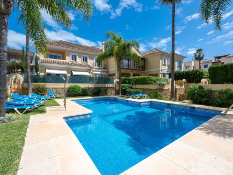 3 Zimmer Villa zu verkaufen in Elviria mit Pool - 695.000 € (Ref: 9576443)